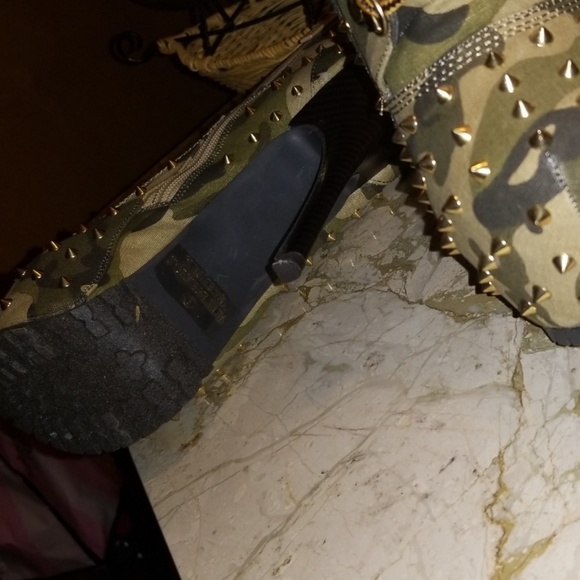 Stiletto Spiked Camouflage Booties!!!👄😎💕 - Picture 6 of 8